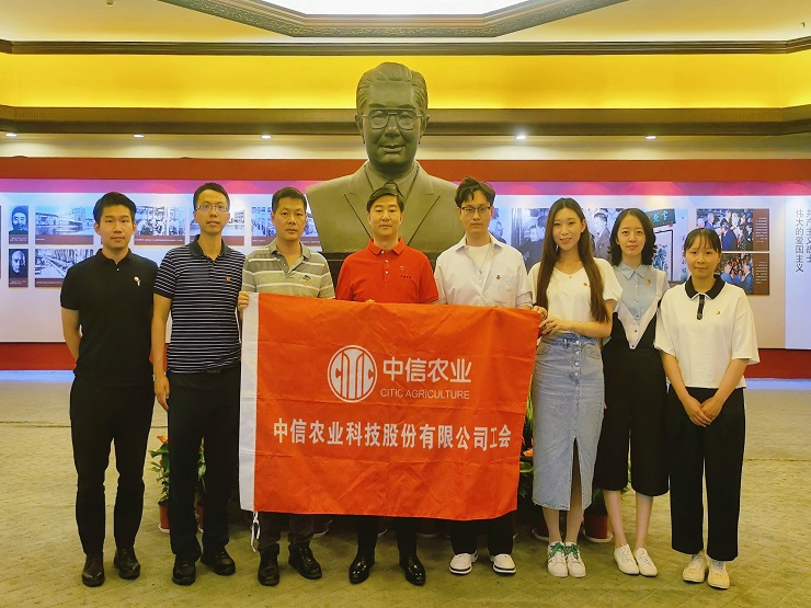 参观荣毅仁生平暨中信公司陈列室 - 副本.jpg